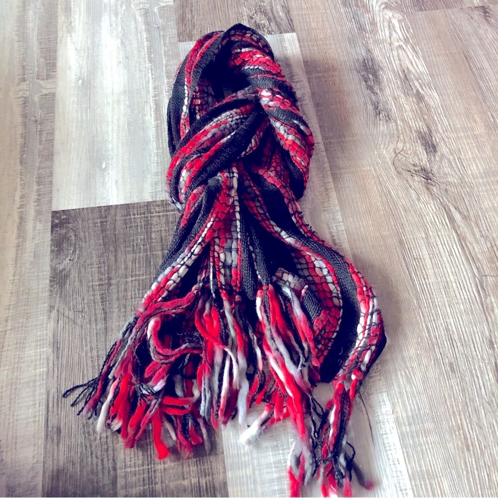 Unbranded red black and white chunky knit fringe detail scarf